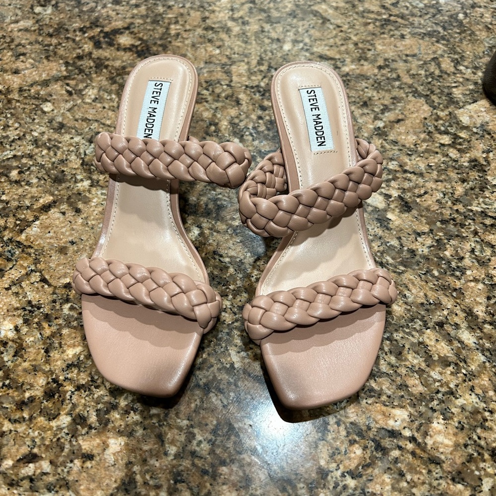 NEW Steve Madden Women's Tan Braided Sandals NWT size 8